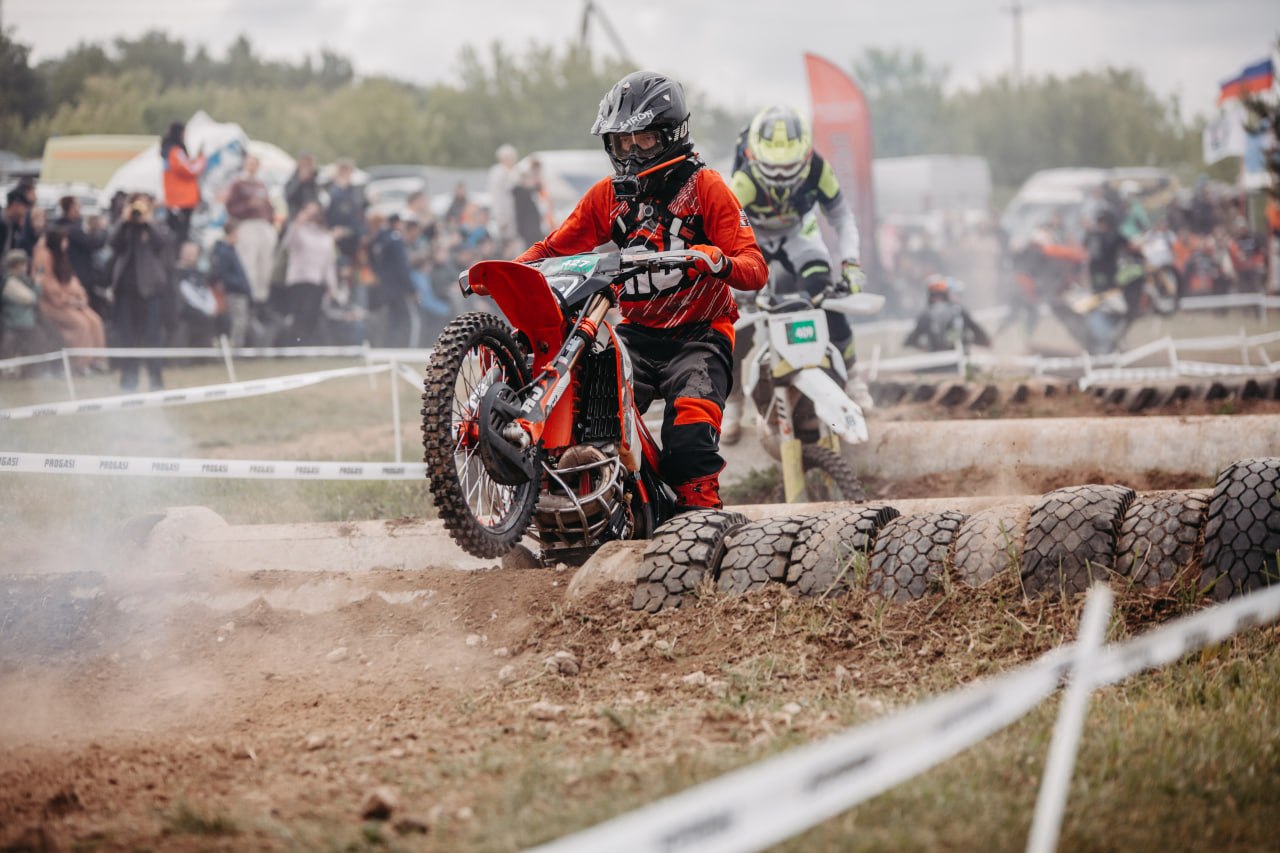 Райдер ENDURIX на бревне